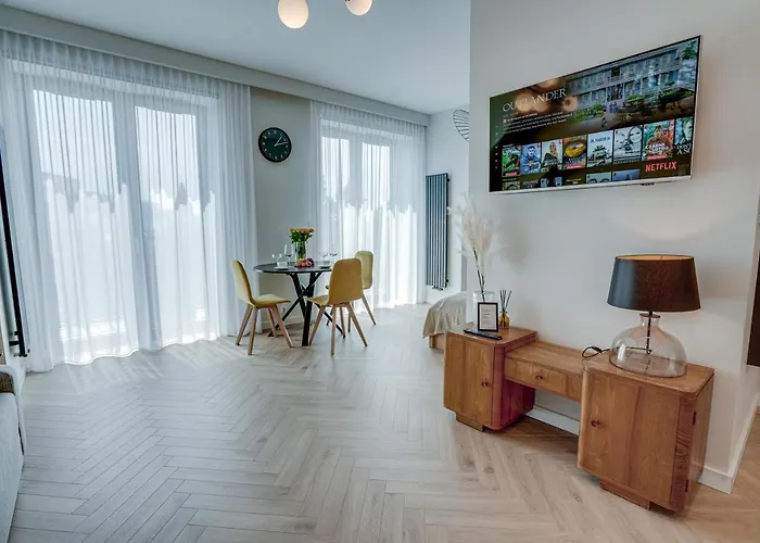 Bulwar Staromiejski, Old Town, Free Parking, * Wroclaw