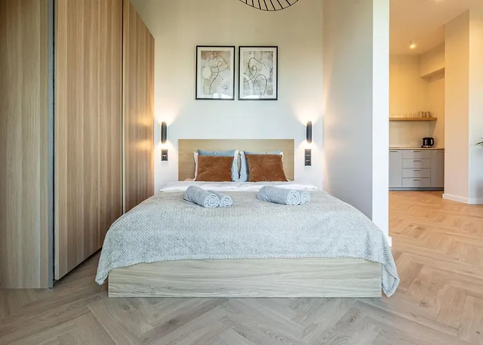 Bulwar Staromiejski, Old Town, Free Parking,